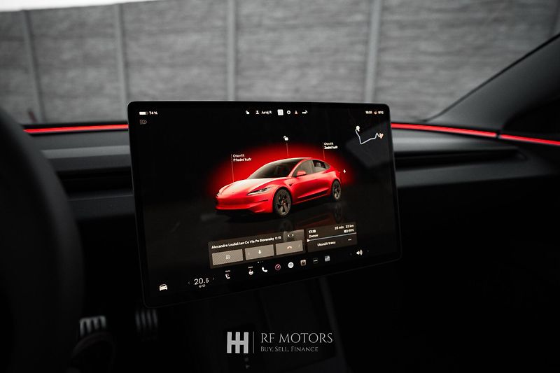 Tesla Model 3 (2024) Performance 625 PS, 4x4 - fotka 10 z 13