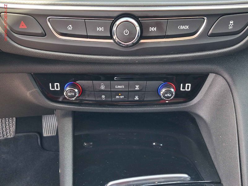 Opel Insignia (2018) 2.0 CDTi, LED, navi, park - fotka 17 z 23