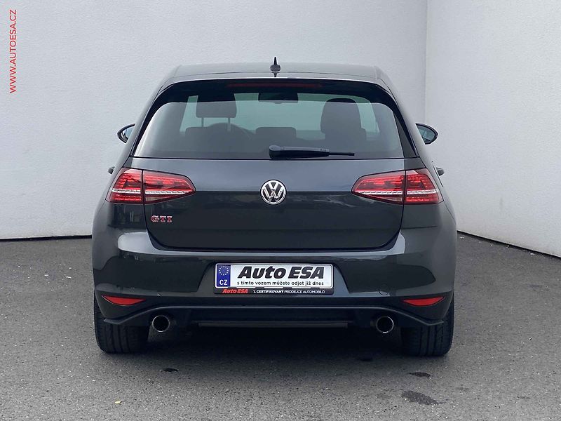 Volkswagen Golf (2015) 2.0 TFSi, GTi, DSG - fotka 5 z 18