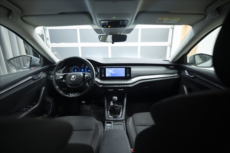 Škoda Octavia 2,0 TDI VÝHŘEV ČR 2x KOLA - fotka 13 z 35