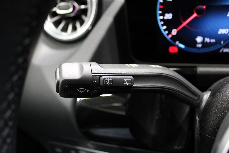 Mercedes-Benz GLA 1,3 200 1.majitel CZ zánovní - fotka 16 z 33