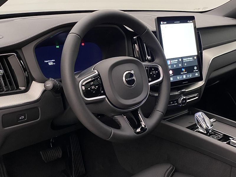Volvo XC60 (2026) B5 AWD AUT ULTRA BLACK EDITION - fotka 4 z 70