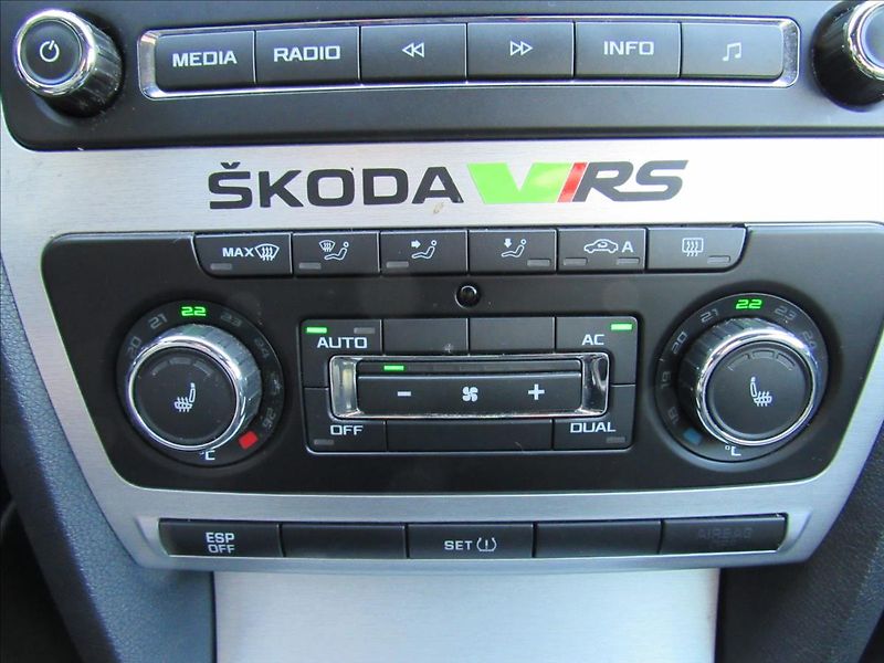 Škoda Octavia 2,0 TSI RS 147kW Combi - fotka 17 z 26