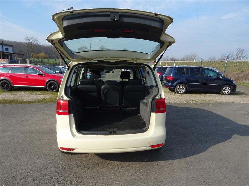 Volkswagen Touran 1,6 TDi 77 kW - fotka 15 z 25