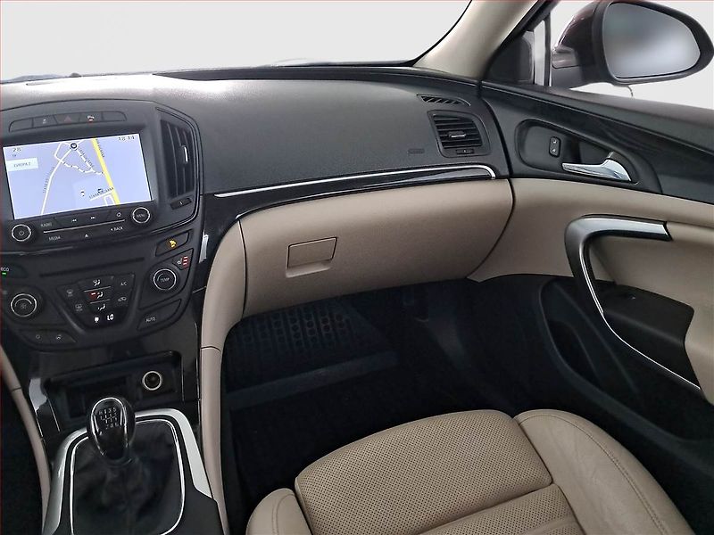 Opel Insignia (2015) 2.0 CDTI, Navi, Xenony - fotka 8 z 17
