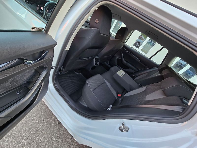 Škoda Octavia 2.0TDi 110kW DSG 1.Maj. ČR - fotka 34 z 39