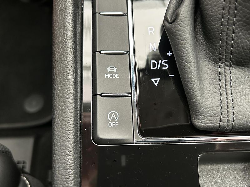 Škoda Superb 2.0 TDI L & K - fotka 16 z 34