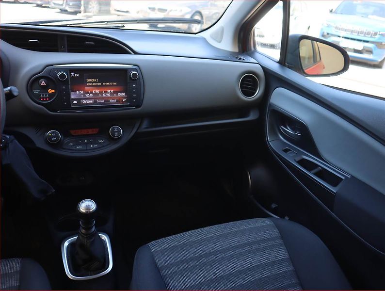 Toyota Yaris (2016) 1.33 Dual VVT-i, Serv.kniha - fotka 8 z 18