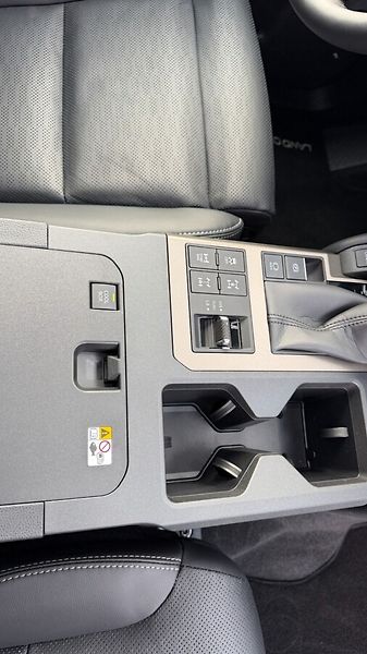 Toyota Land Cruiser 2.8L MHEV 8AT 4X4 Executive Sk - fotka 11 z 30