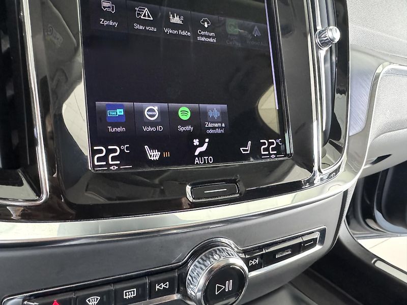 Volvo V60 B4 AUT*145kW*KeyLess*Tažné - fotka 23 z 31