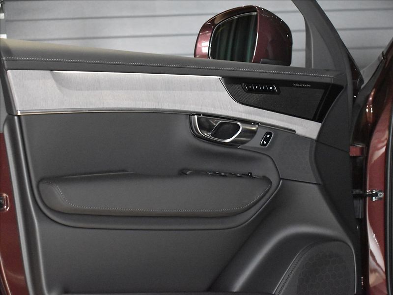 Volvo XC90 (2026) 2,0 B5  Plus Bright - fotka 11 z 38