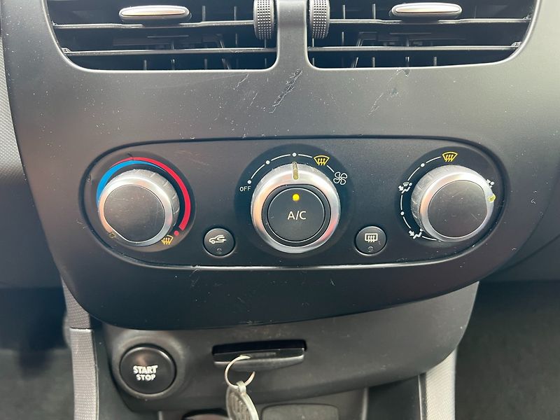 Renault Clio (2015) 1.2i 16V 54kW! Tažné! 2x kola! - fotka 16 z 26