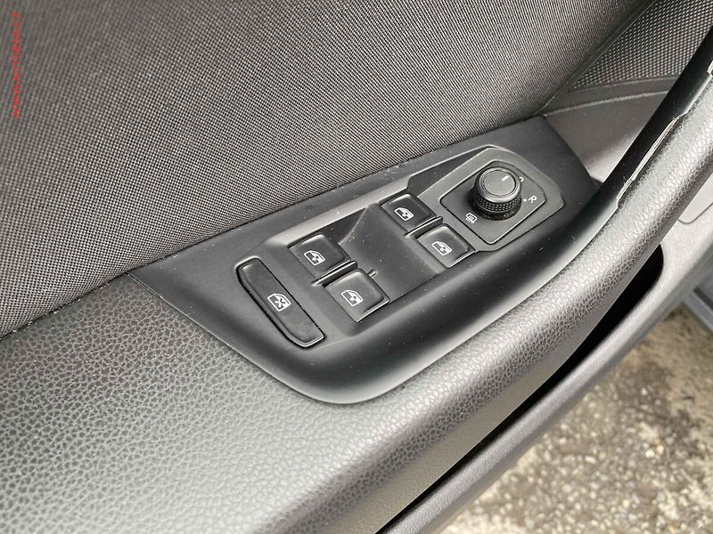 Volkswagen Passat (2016) 2.0 TDi, DSG, park.asist - fotka 13 z 19