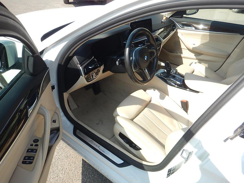 BMW Řada 5 520D XDRIVE - fotka 9 z 26