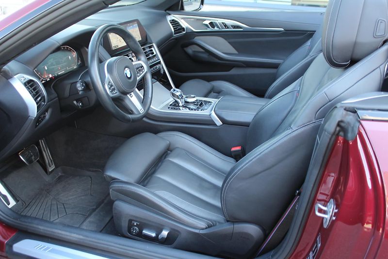 BMW Řada 8 840i xDrive Convertible - fotka 13 z 27