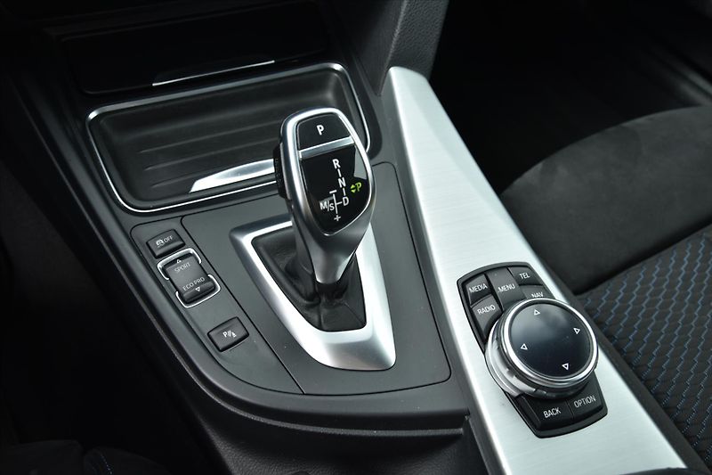 BMW Řada 4 428i xDrive 180kW M PAKET ČR - fotka 21 z 27