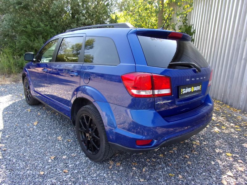 Dodge Journey (2015) 3.6L V6 208kW SXT AUTOMAT 7MÍS - fotka 7 z 21