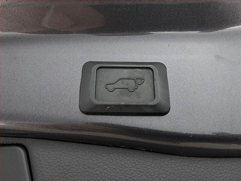 Toyota RAV4 (2019) 2.5 Hybrid - fotka 19 z 20
