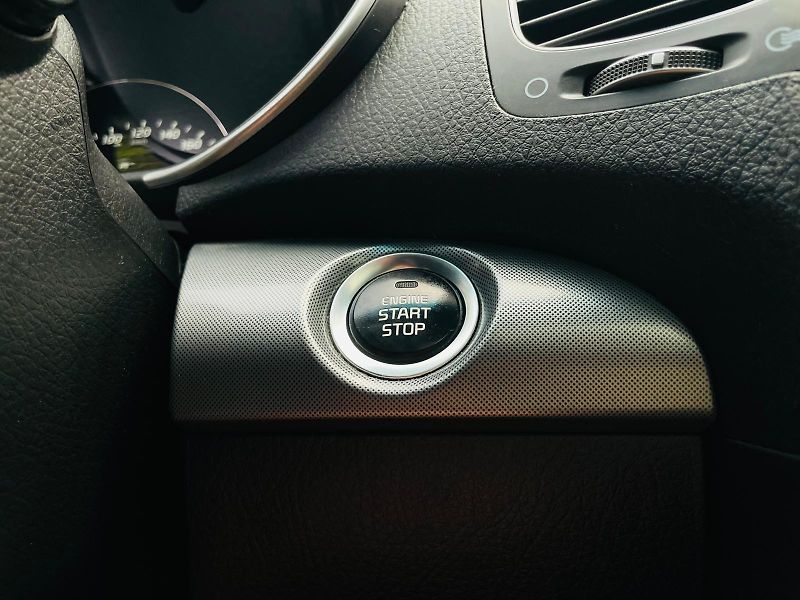 Kia Sorento 2.2D 4x4 MANUÁL KAMERA TAŽNÉ - fotka 42 z 48
