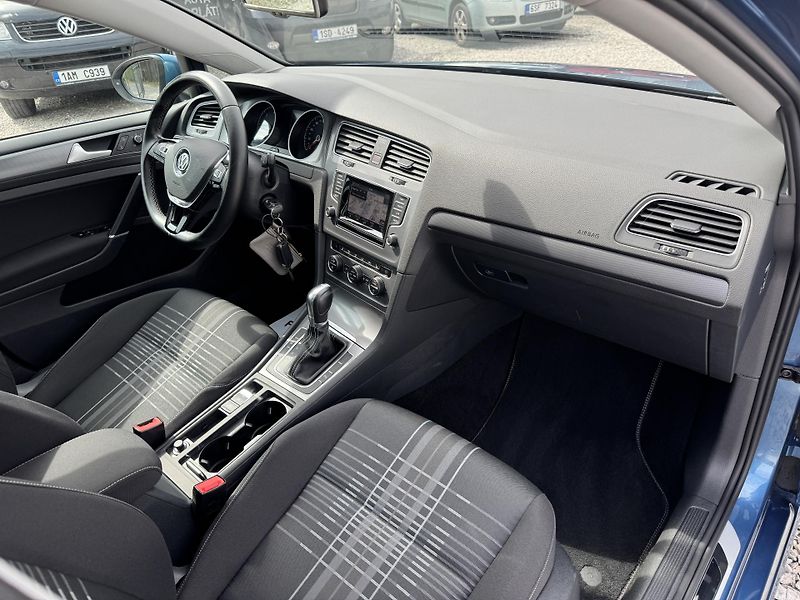 Volkswagen Golf (2015) 1.6TDi,DSG,rezervace - fotka 28 z 49