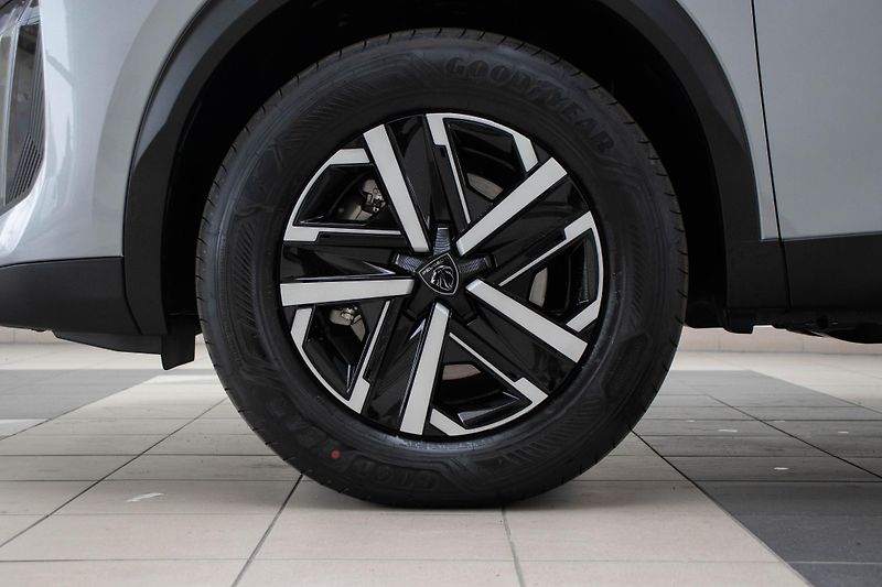 Peugeot 2008 BUSINESS Hybrid 110 e-DCS6 - fotka 16 z 16