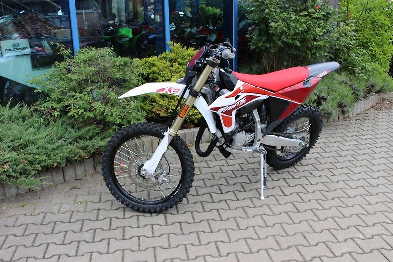 Fantic XE 125 (2025) 2025  2t ostré enduro / Yamaha - fotka 7 z 7
