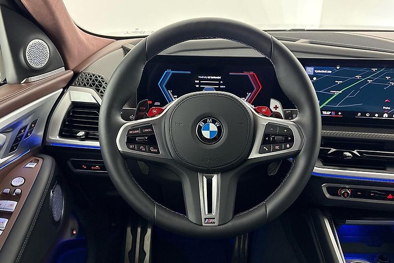 BMW XM 50e - fotka 9 z 26