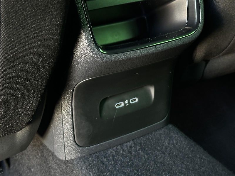 Škoda Octavia RS 2.0 TSi 180kW Matrix-LED V. - fotka 44 z 52