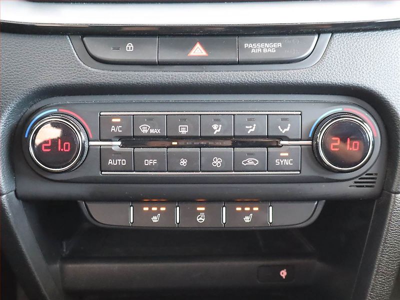 Kia XCeed (2020) 1.4 T-GDI, Automat, Serv.kniha - fotka 17 z 25
