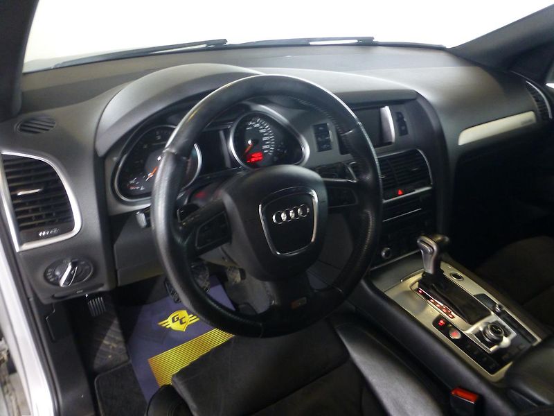 Audi Q7 (2010) 3,0TDI*XENONY**NAVI**VZDUCH** - fotka 11 z 28