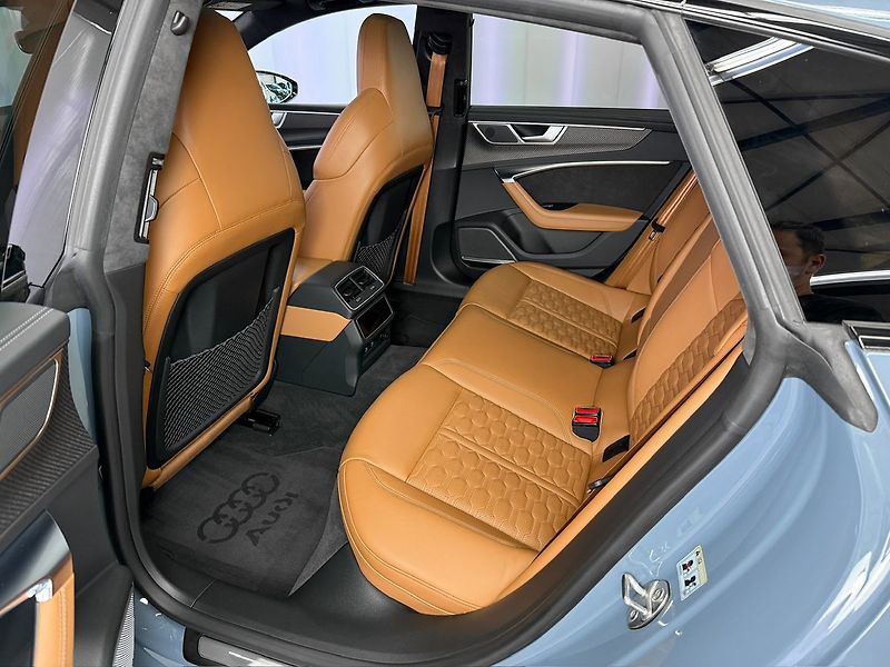 Audi RS 7 441KW QUATTRO SB, WEBASTO, SPO - fotka 11 z 31