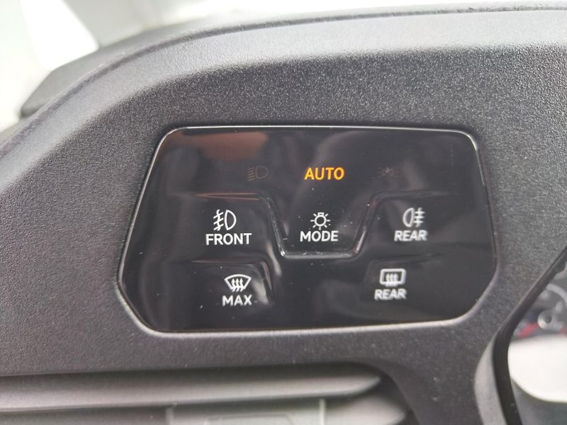 Volkswagen Caddy Maxi 2.0 TDI - fotka 15 z 22
