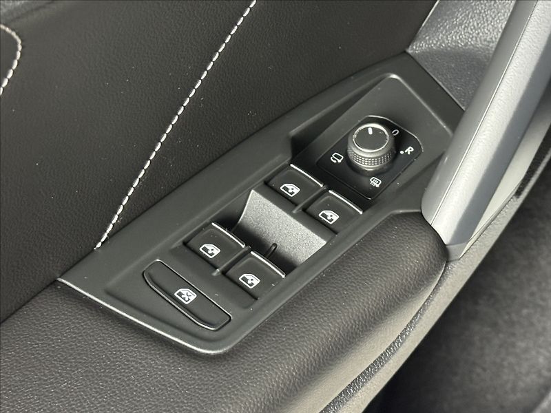 Volkswagen Tiguan 2,0 TDi  DSG R-Line IQ Light K - fotka 20 z 46