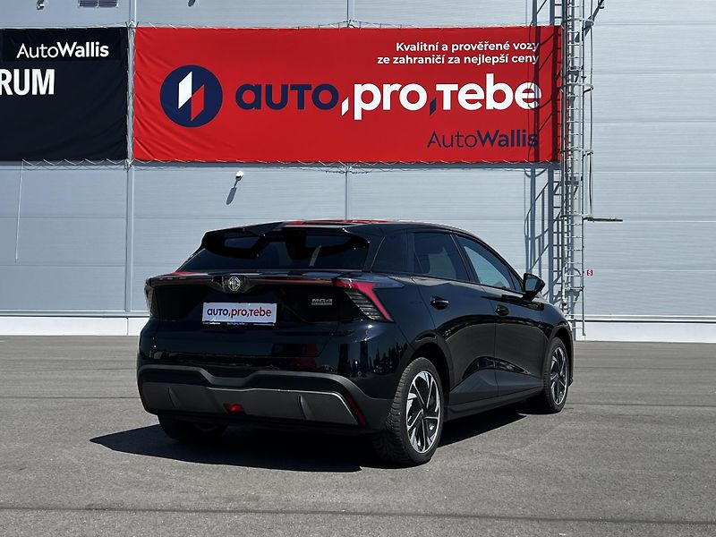 MG MG4 150kW 64kWh LUXURY 1.Maj DPH - fotka 4 z 26