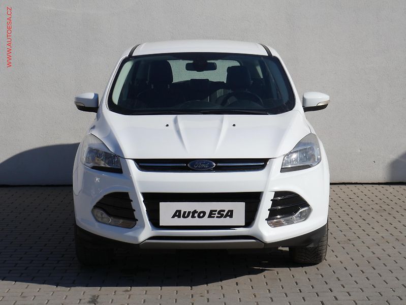 Ford Kuga (2015) 2.0 TDCi 4x4, ČR, AT, park - fotka 2 z 15