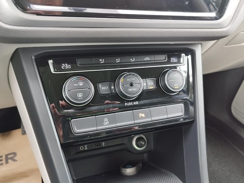 Volkswagen Touran 1,6 TDI  - fotka 17 z 29