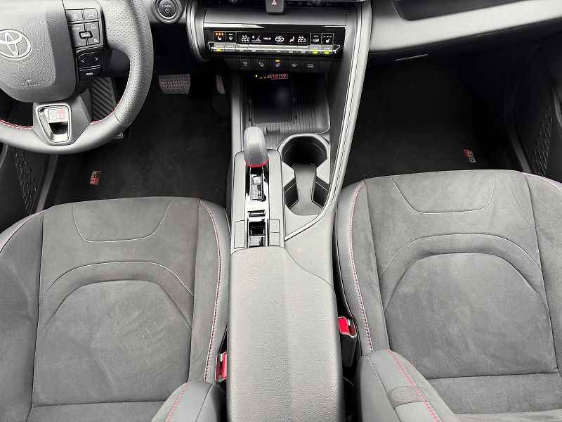 Toyota C-HR 2,0 HEV e-CVT GR Sport - fotka 23 z 30