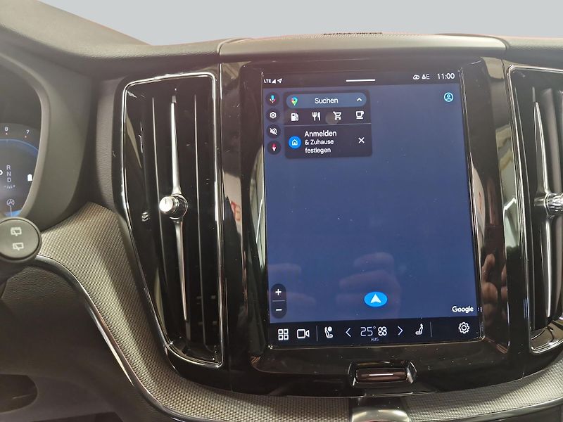 Volvo XC60 B5 AWD Plus Dark - fotka 14 z 15
