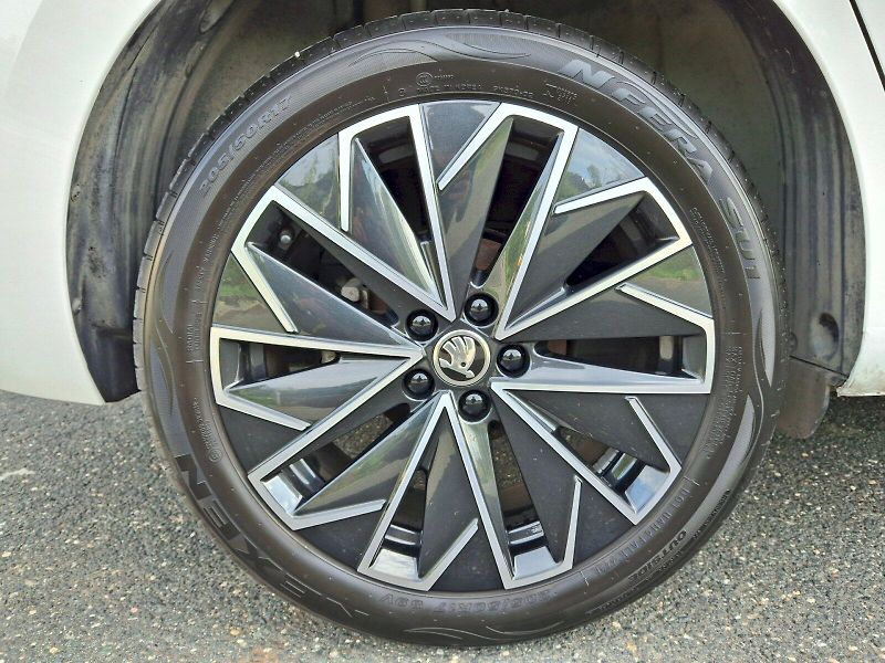 Škoda Scala (2021) Style DSG 1,5TSi 110kW - fotka 35 z 35