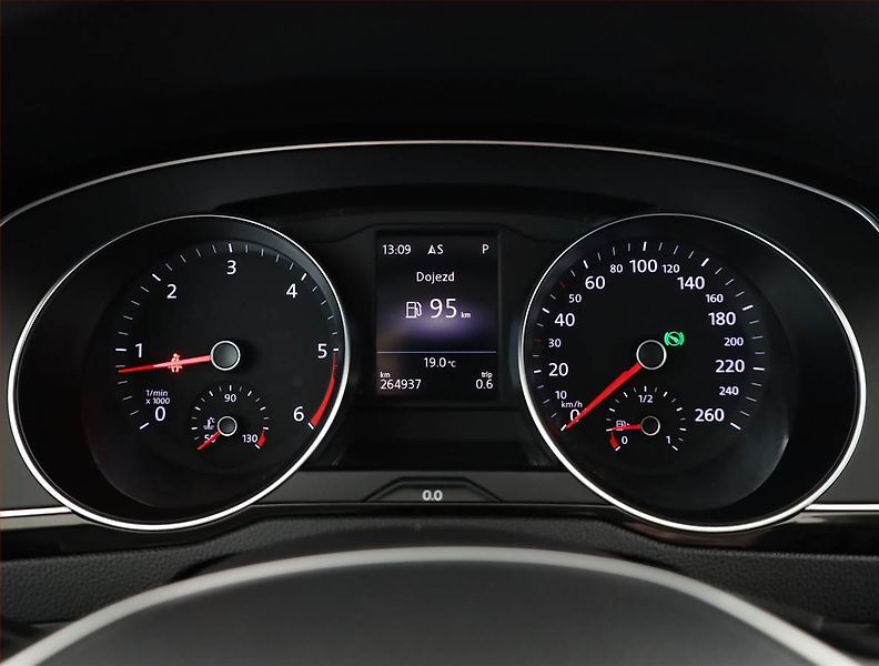 Volkswagen Passat (2017) 2.0 TDI, Automat, Kůže, Navi - fotka 9 z 21