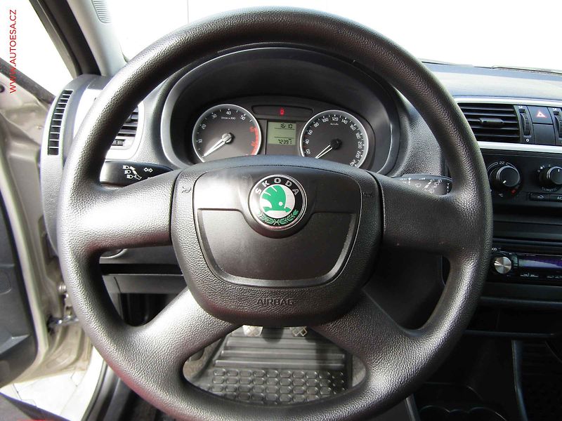 Škoda Fabia (2009) 1.2 HTP, ČR, AC, tažné - fotka 15 z 17