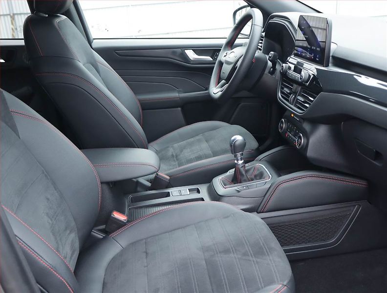 Ford Kuga (2023) ST-Line 1.5 EcoBoost - fotka 9 z 25