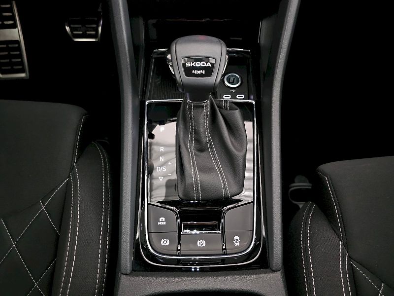 Škoda Karoq (2025) 2.0TSi 140kW 4X4 SPORTLINE TAŽ - fotka 23 z 35