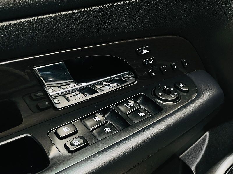 SsangYong Rexton 2.0TD 4x4 AUTOMAT TAŽNÉ VÝHŘEV - fotka 35 z 51