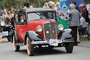 Na akci Jízda do vrchu a výstava historických vozidel se představilo na tři sta automobilů a motocyklů.