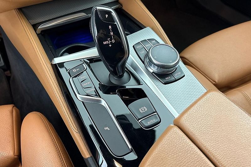 BMW Řada 5 540i xDrive - fotka 23 z 24