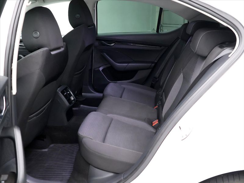 Škoda Octavia 1,0 TSI 81kW Ambition CZ DPH - fotka 14 z 32