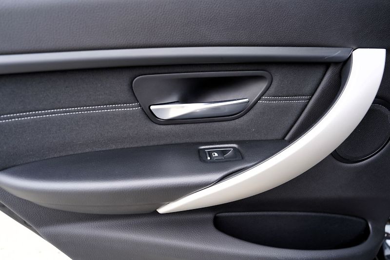 BMW Řada 3 320d automat/EfficientDynamic/ - fotka 16 z 39