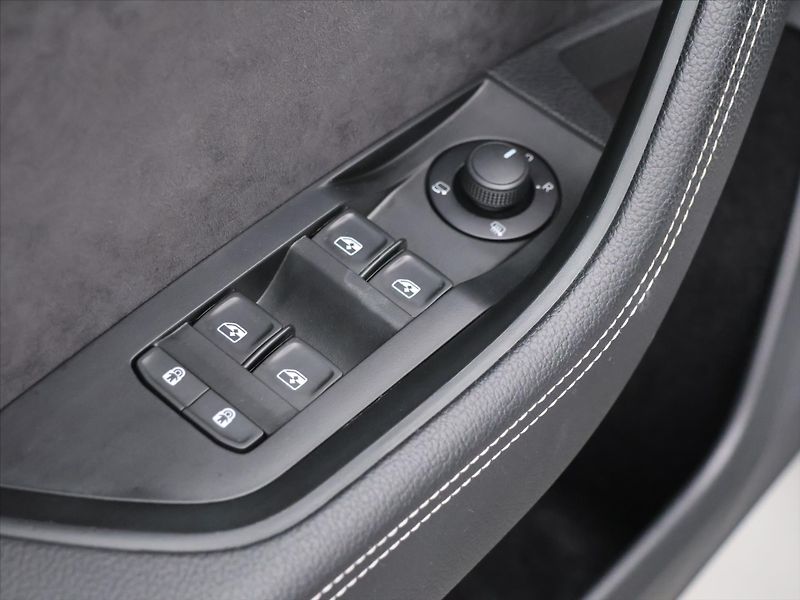 Škoda Superb 2,0 TDI 147kW DSG CZ Sportline - fotka 16 z 33