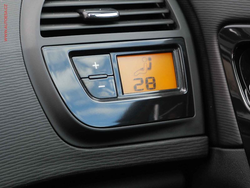 Citroën Grand C4 Picasso (2012) 1.6VTi, ČR, AC, TZ, park - fotka 19 z 22